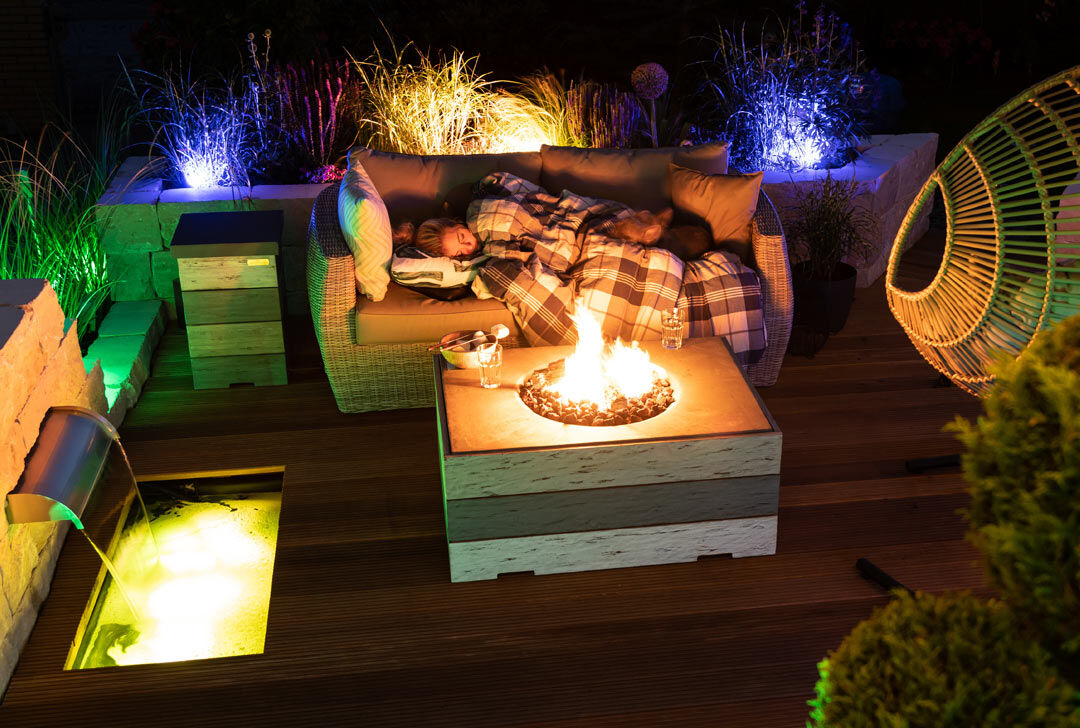 Outdoor Embracing Color Lighting